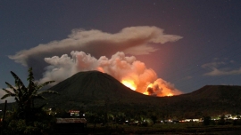 21.02.2018, Мощное извержение вулкана в Индонезии