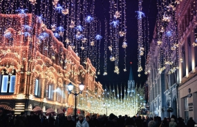 28.11.2020, Москву начали украшать к Новому году