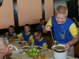 17.07.2019, 50 человек госпитализированы из детского лагеря